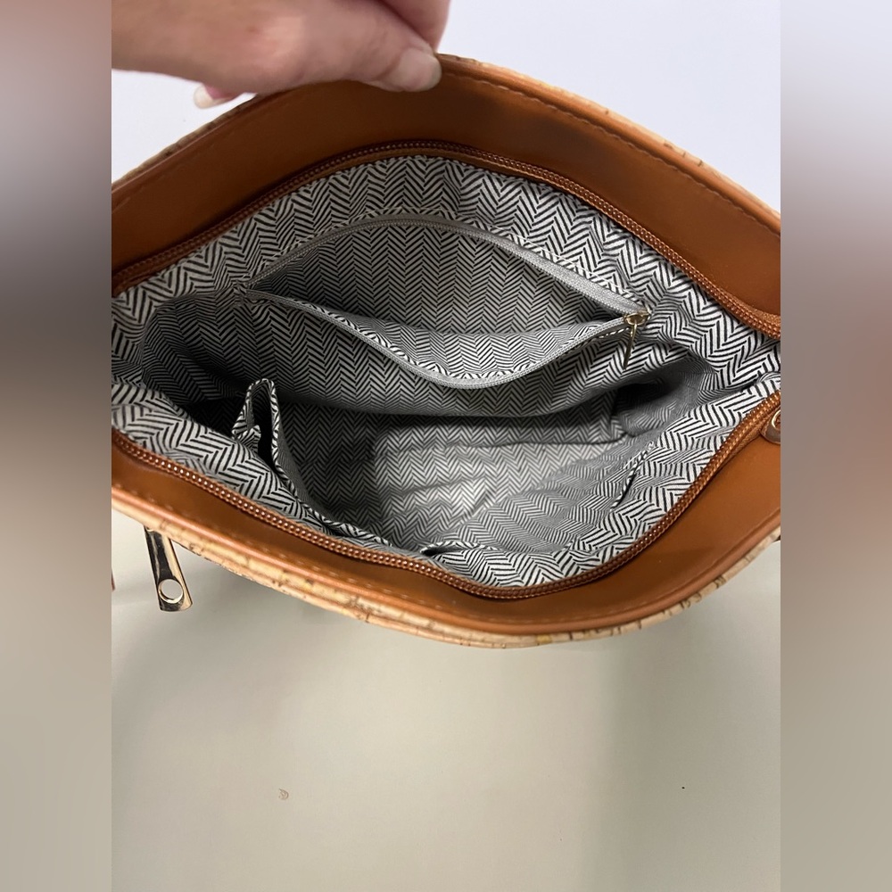 Natural cork crossbody bag and Cork zip around Wallet - Picture 13 of 16